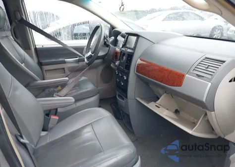 2008 Chrysler Town & Country Touring из США, поврежденный, VIN 2A8HR54P58R142500